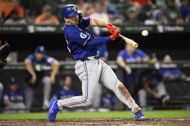 Rangers đánh bại Orioles 11-2, Langford đánh hit cho chuỗi Major League đầu tiên trong mùa