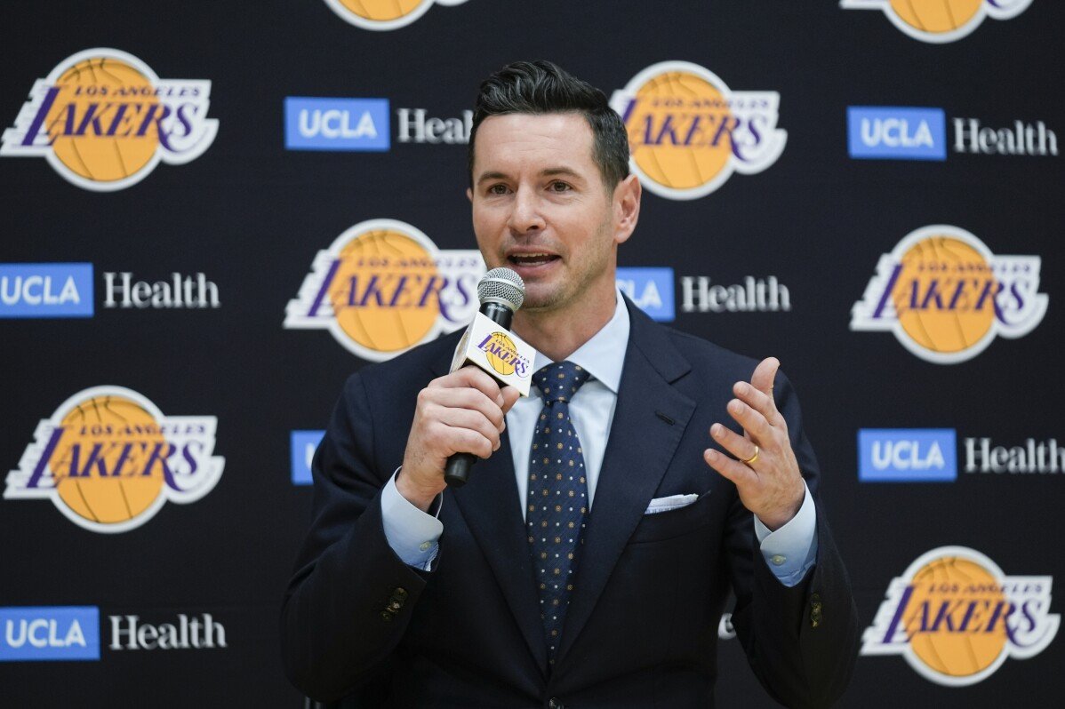 Podcast của họ đã kết thúc. HLV mới của Lakers JJ Redick vẫn hy vọng tạo nội dung tuyệt vời với LeBron